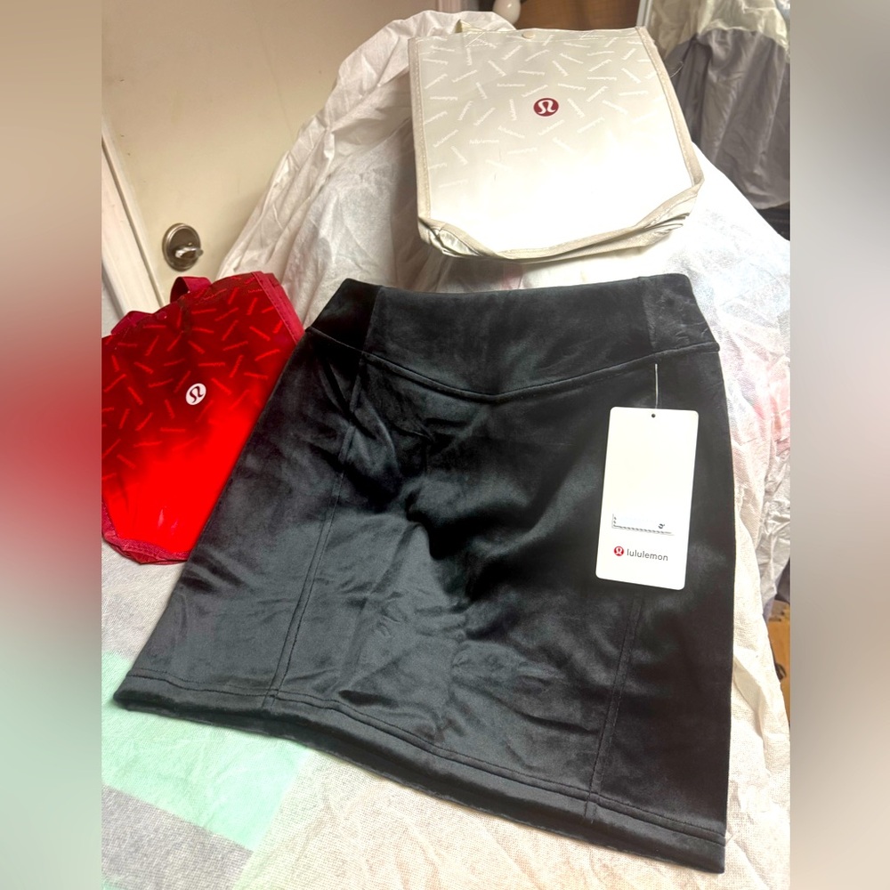 Lululemon scuba HR mini skirt velvet size extra small NWT!
